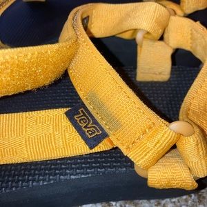Size 8 yellow platform tevas- perfect condition worn twice